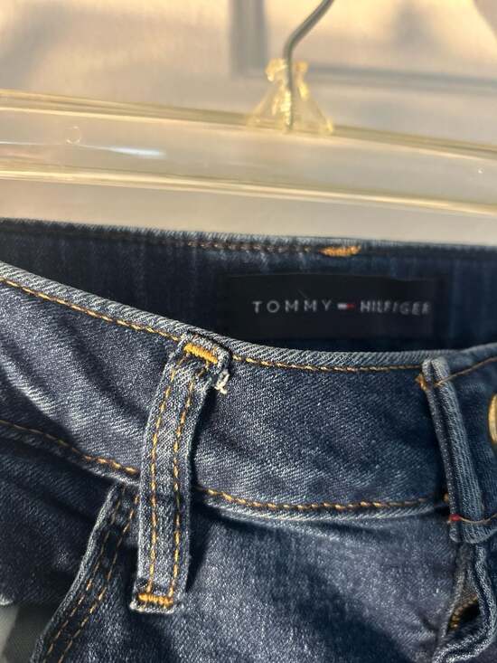 Tommy Hilfiger Women's Size 4 Dark Wash Skinny Jeans - Picture 5 of 5